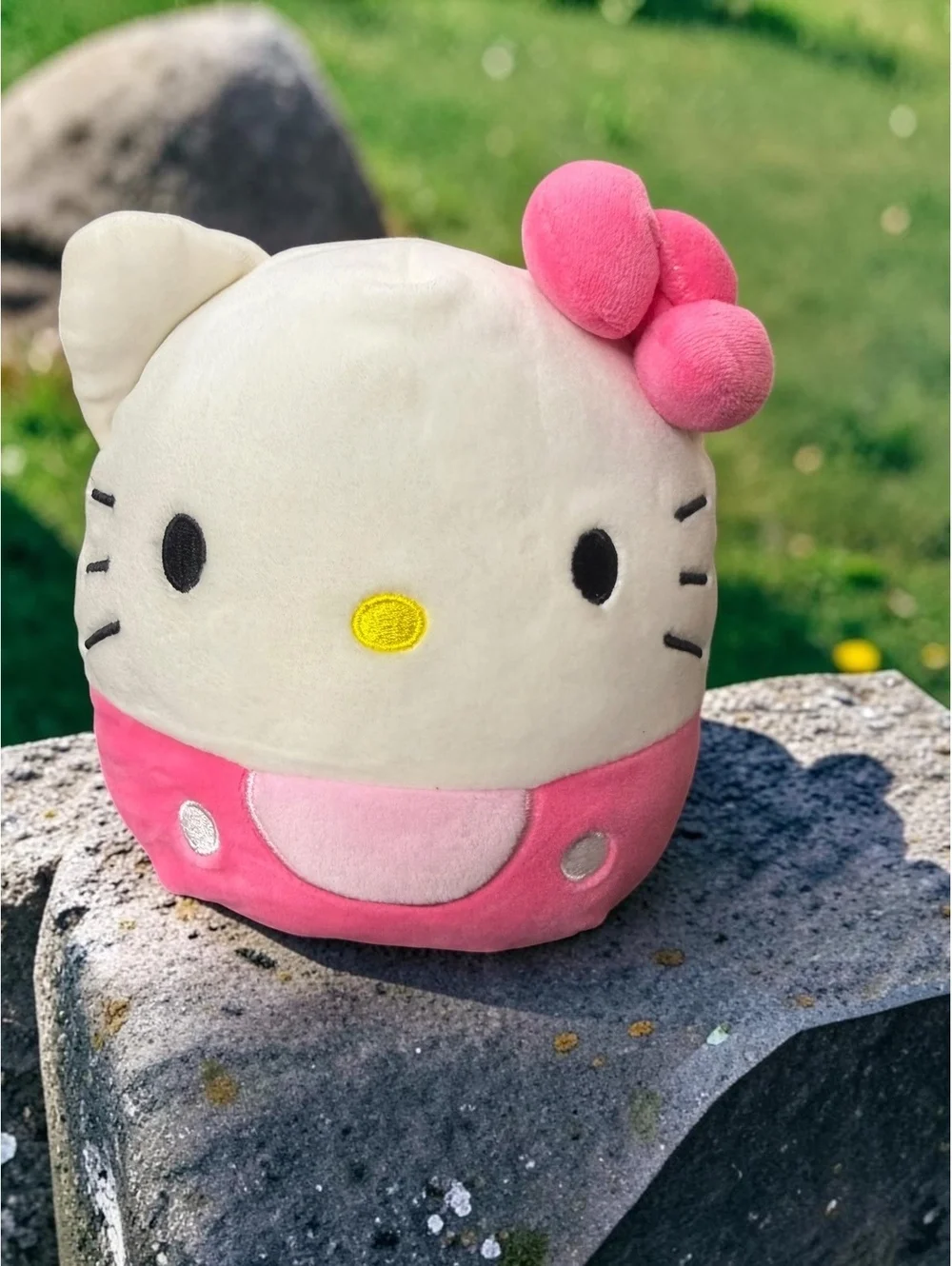 Squishmallows Sanrio Hello Kitty Pink Overalls Plush Pink Bow Kellytoy